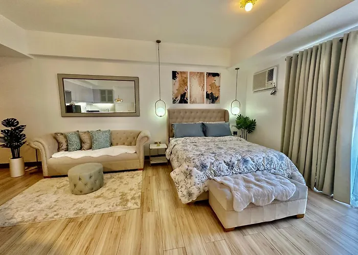 Modern At The Venice Luxury Mckinley Hill Aparthotel