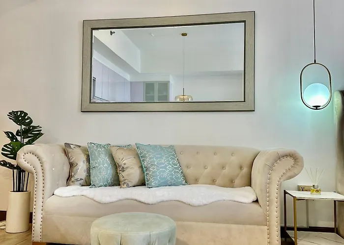 Modern At The Venice Luxury Mckinley Hill