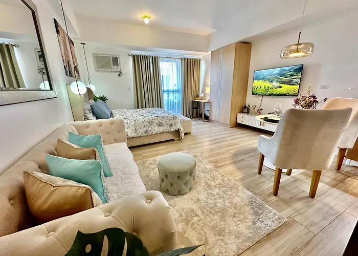 Modern At The Venice Luxury Mckinley Hill Aparthotel