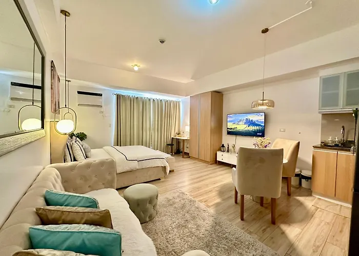Modern At The Venice Luxury Mckinley Hill Aparthotel