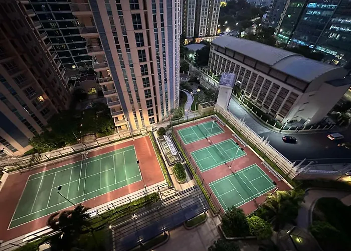 Modern At The Venice Luxury Mckinley Hill Aparthotel *