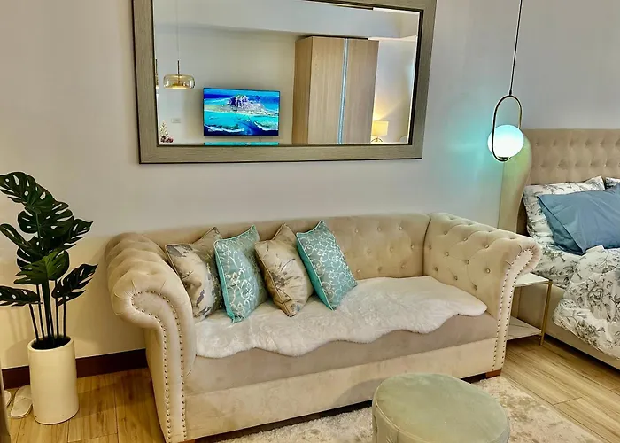 Modern At The Venice Luxury Mckinley Hill Aparthotel