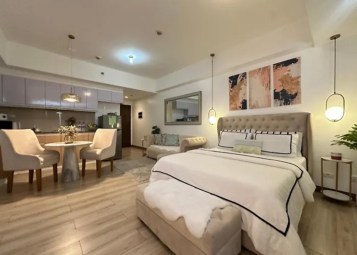 Modern At The Venice Luxury Mckinley Hill