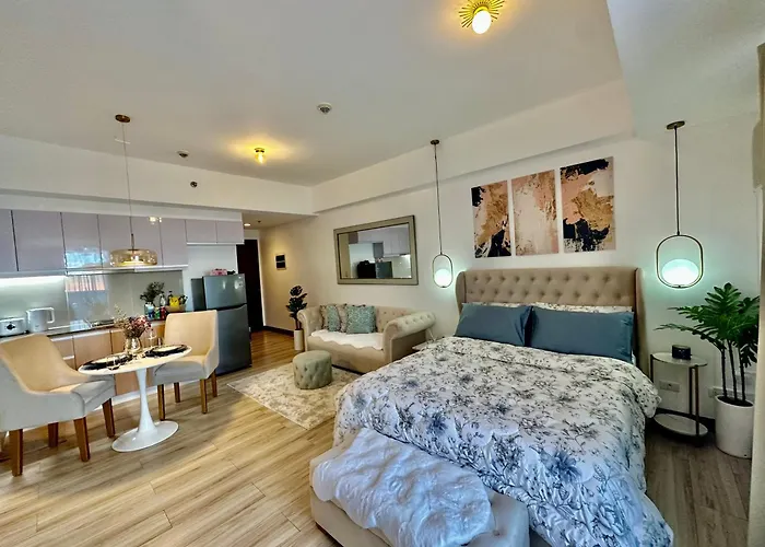 Modern At The Venice Luxury Mckinley Hill Aparthotel *